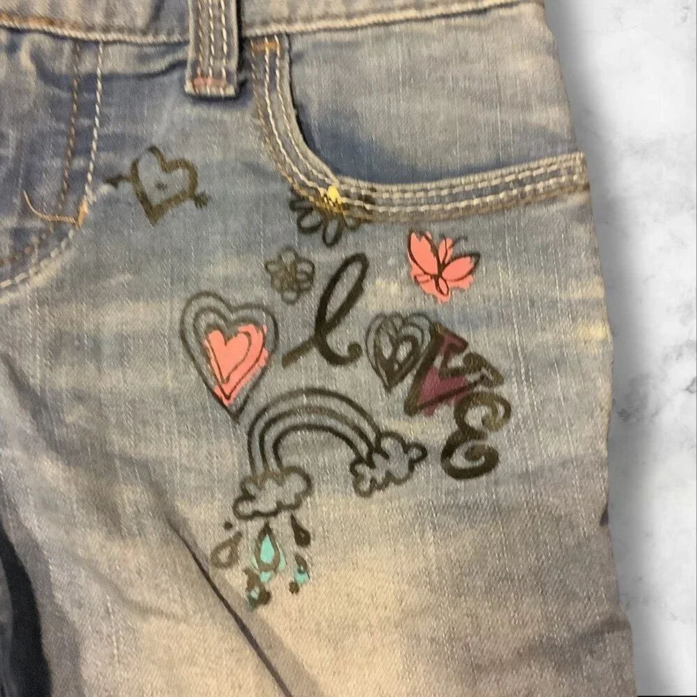Old Navy Girls Size‎ 7 Regular Blue Denim Shorts Featuring Colorful Peace & Love